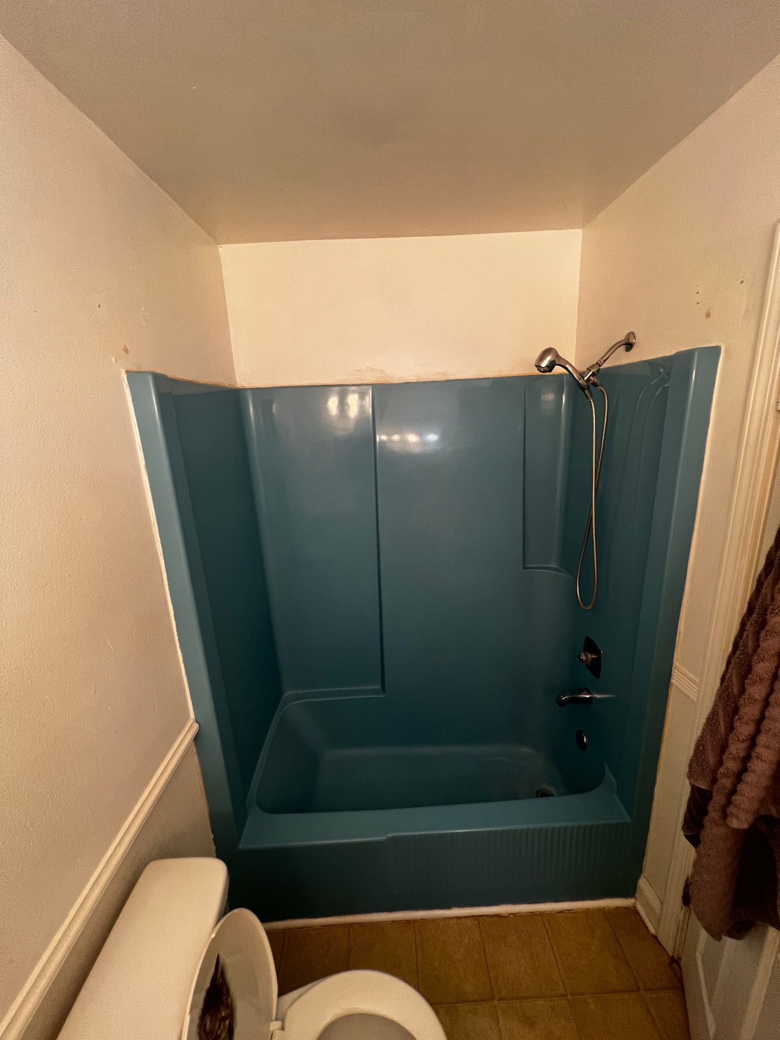 Bathroom before remodel 30